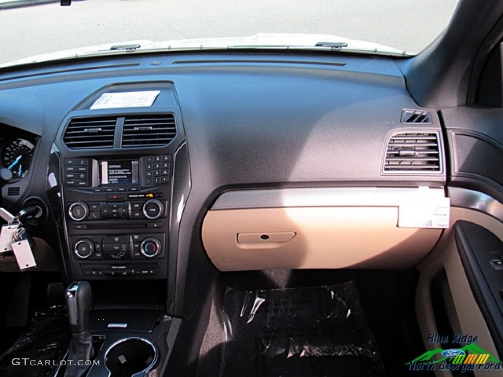 2017 Explorer FWD - Oxford White / Medium Light Camel photo #18