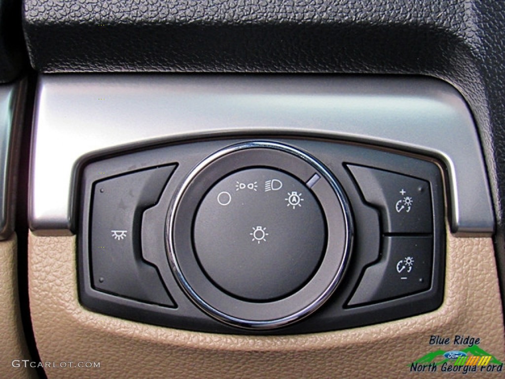 2017 Explorer FWD - Oxford White / Medium Light Camel photo #24