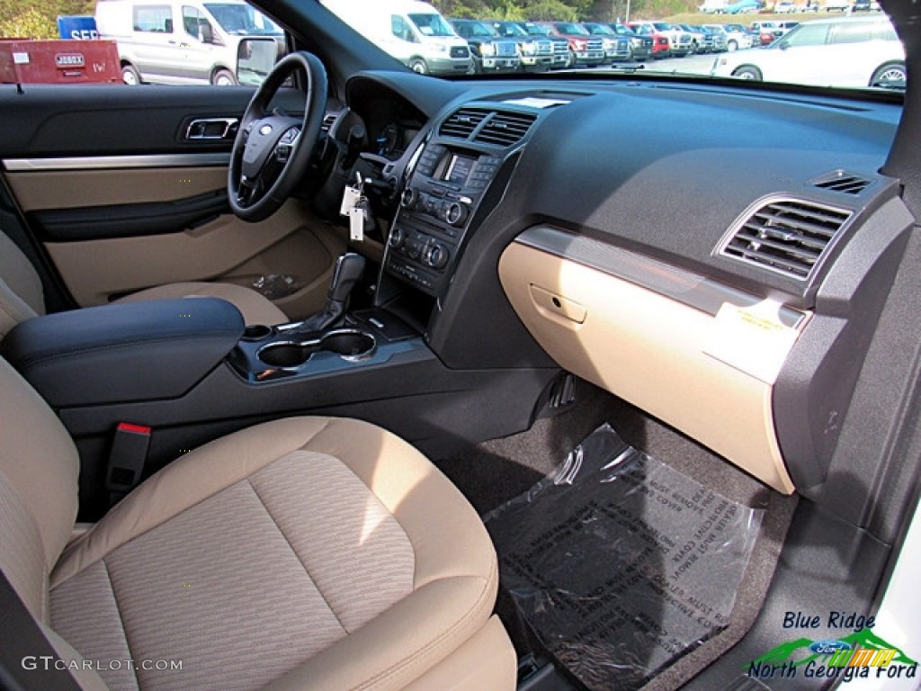 2017 Explorer FWD - Oxford White / Medium Light Camel photo #29