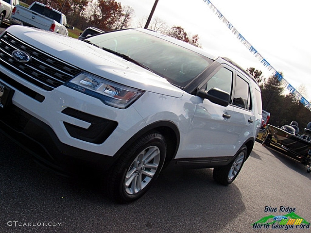 2017 Explorer FWD - Oxford White / Medium Light Camel photo #30