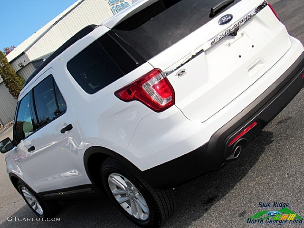 2017 Explorer FWD - Oxford White / Medium Light Camel photo #33