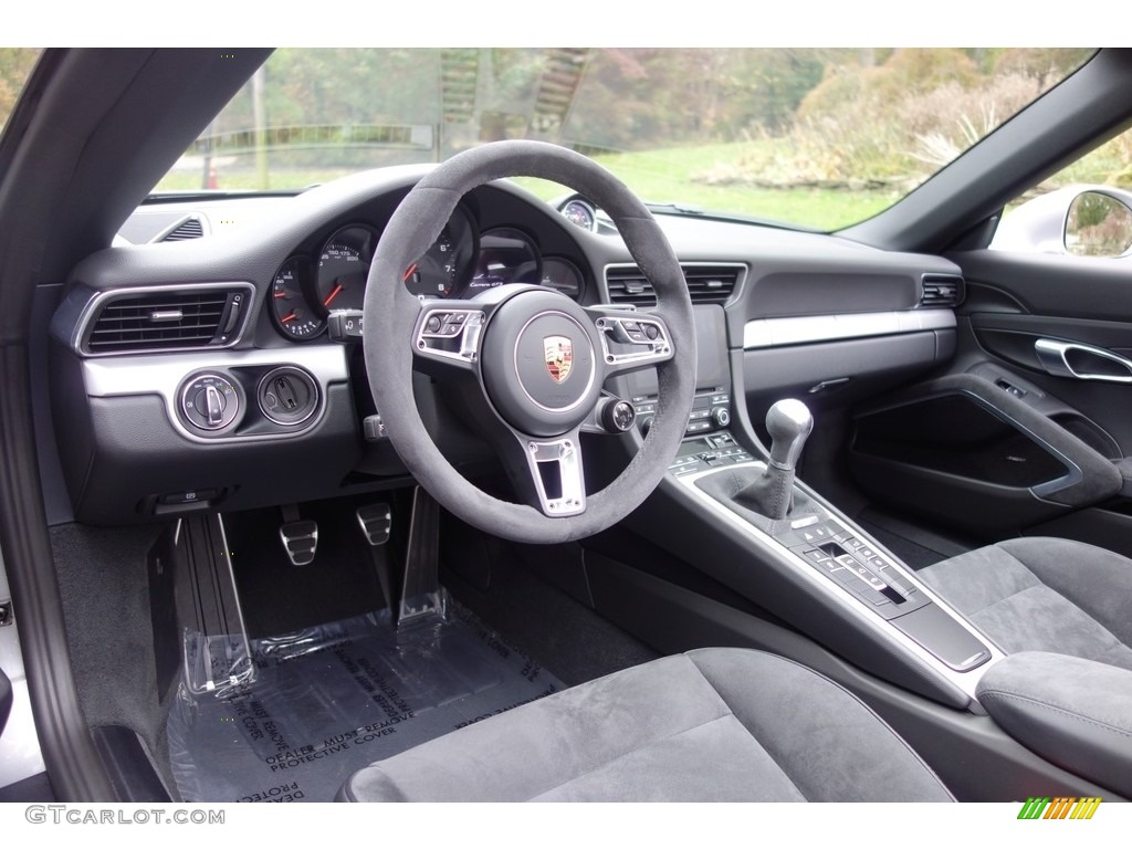 2017 Porsche 911 Carrera GTS Cabriolet Dashboard Photos