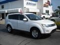 Diamond White Pearl 2009 Mitsubishi Outlander ES