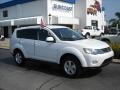 2009 Diamond White Pearl Mitsubishi Outlander ES  photo #1