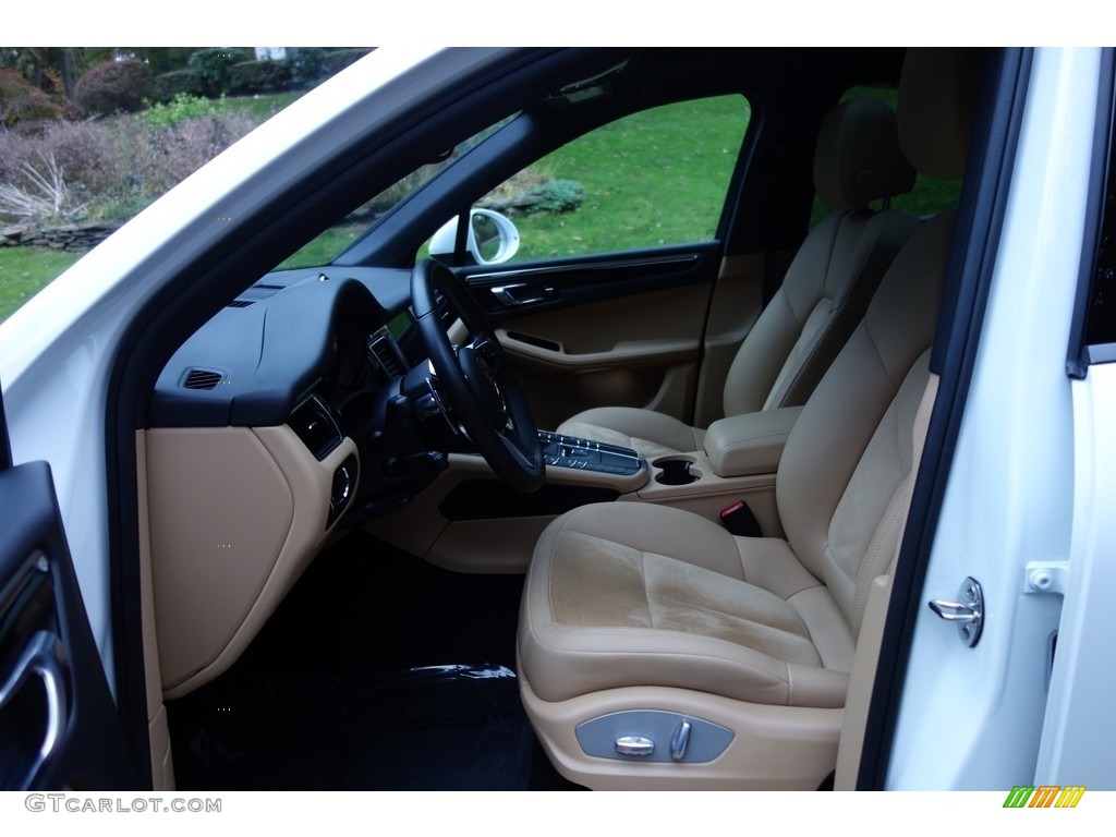 2017 Porsche Macan Standard Macan Model Front Seat Photo #123978688