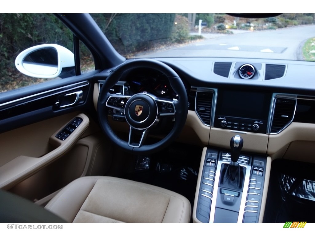 2017 Porsche Macan Standard Macan Model Black/Luxor Beige w/Alcantara Dashboard Photo #123978714