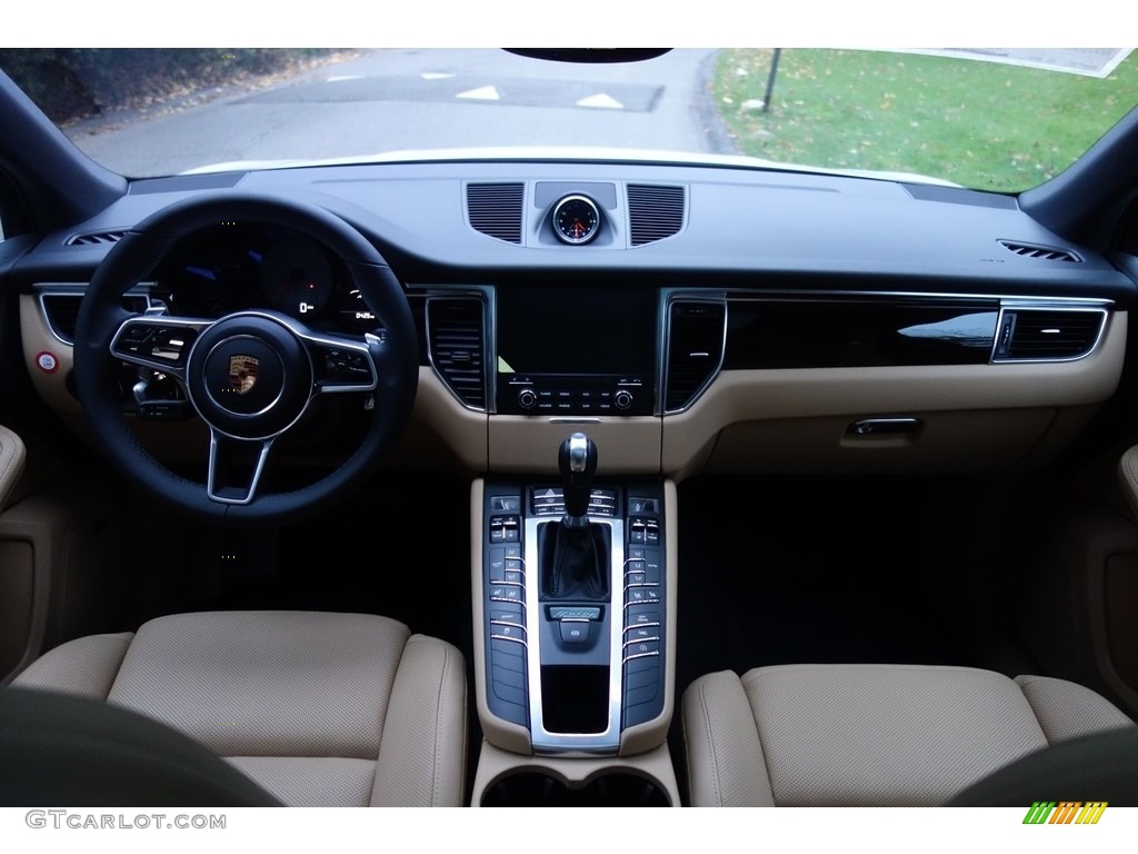 2017 Porsche Macan Standard Macan Model Black/Luxor Beige w/Alcantara Dashboard Photo #123978736