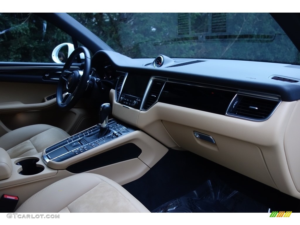 2017 Porsche Macan Standard Macan Model Black/Luxor Beige w/Alcantara Dashboard Photo #123978820