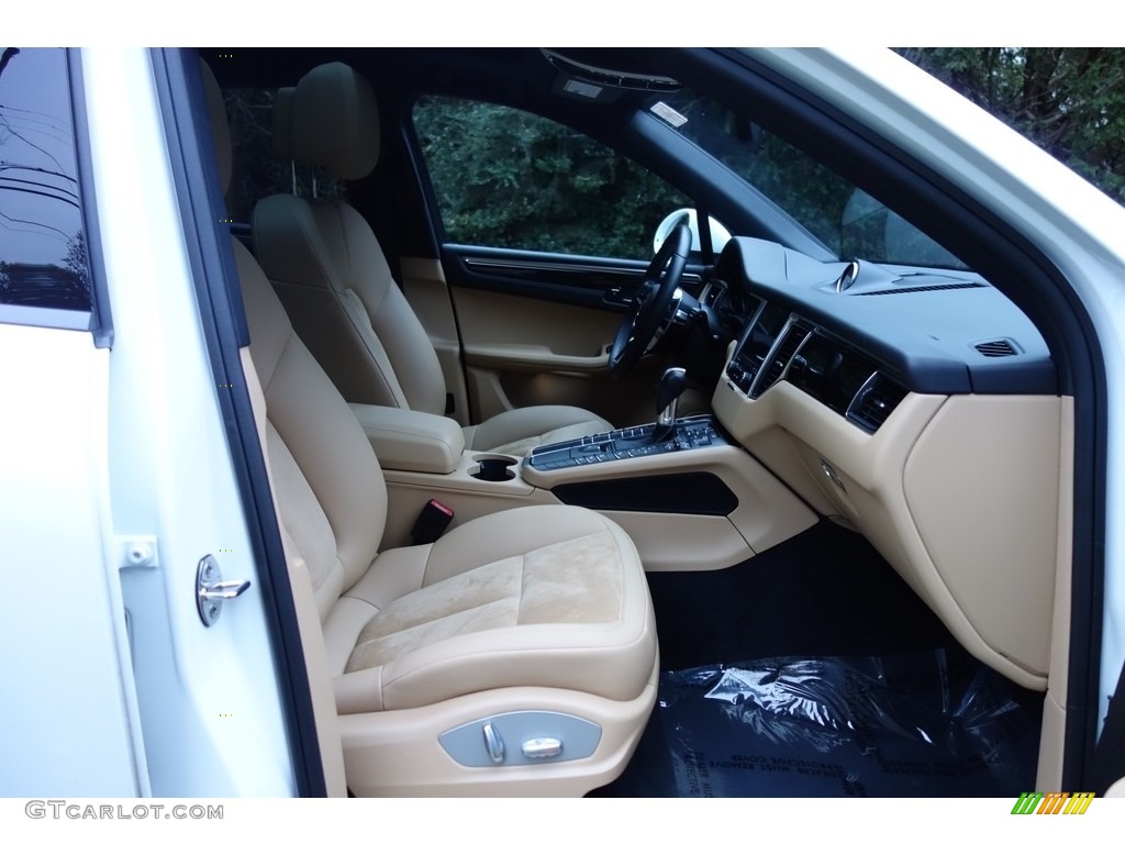 Black/Luxor Beige w/Alcantara Interior 2017 Porsche Macan Standard Macan Model Photo #123978838