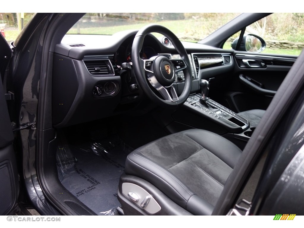 Black w/Alcantara Interior 2017 Porsche Macan Standard Macan Model Photo #123979264