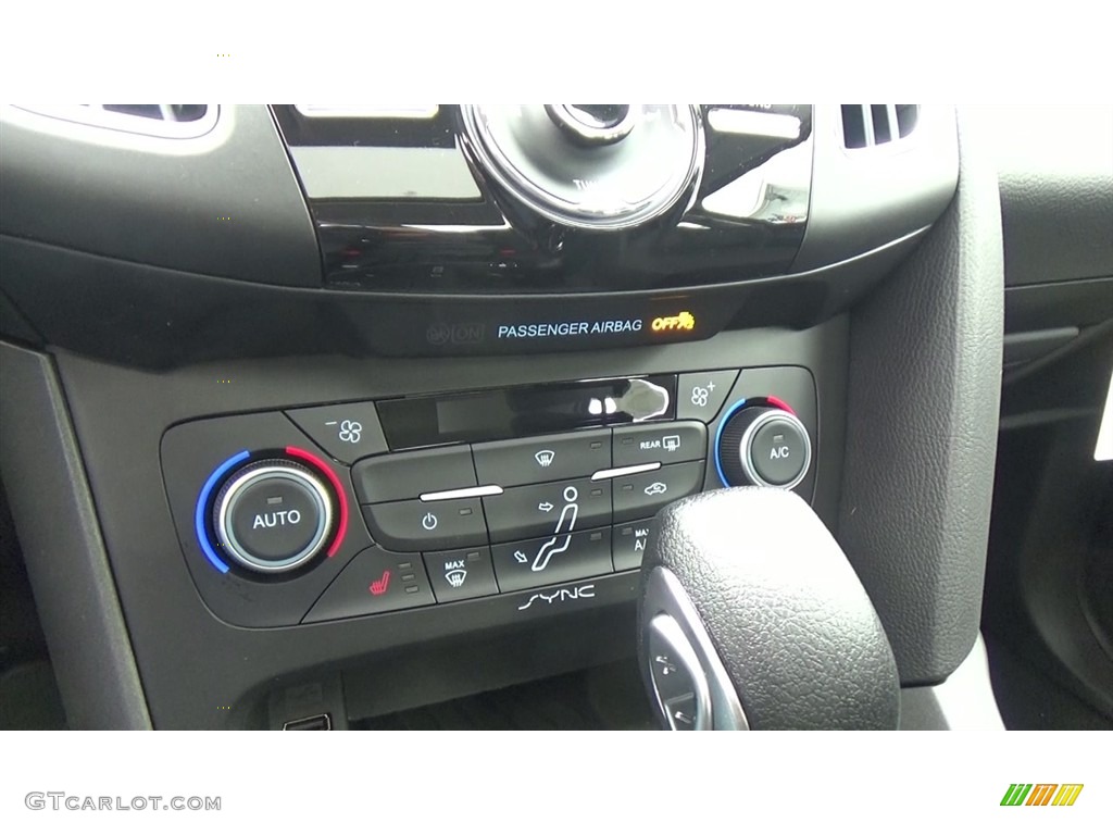 2018 Focus SEL Sedan - Blue Metallic / Charcoal Black photo #16