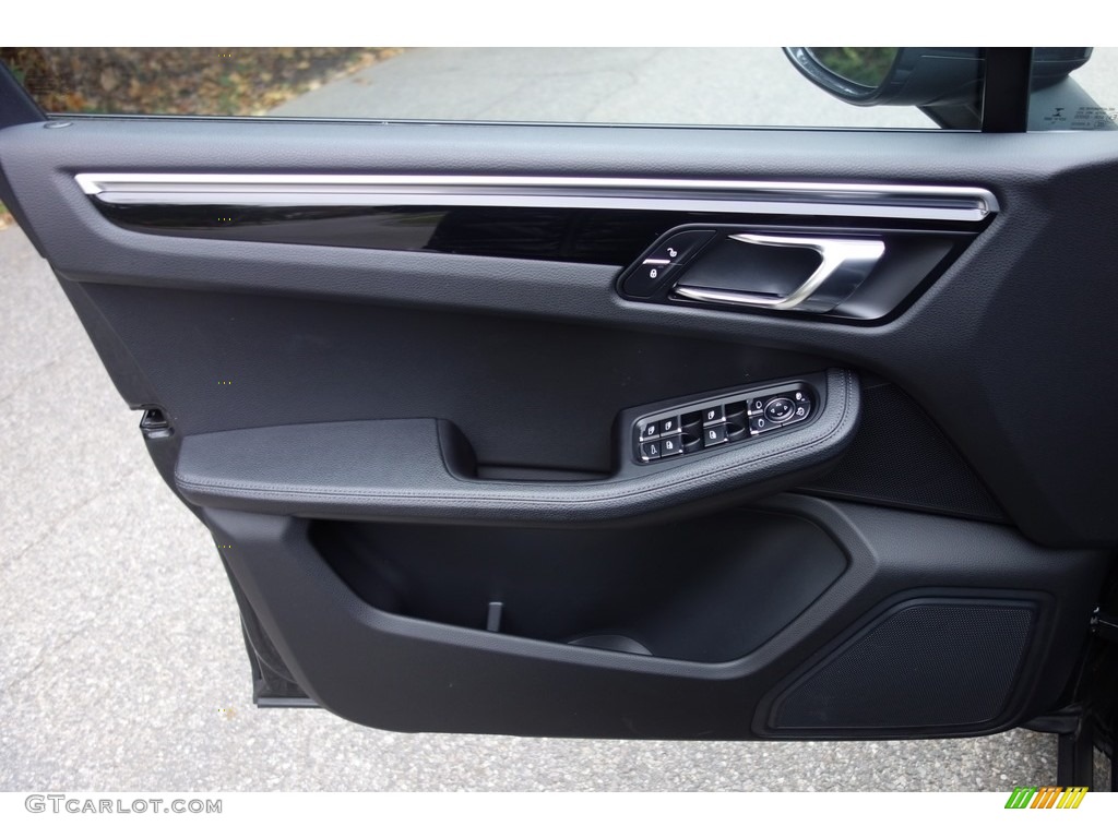 2017 Porsche Macan Standard Macan Model Black w/Alcantara Door Panel Photo #123979288