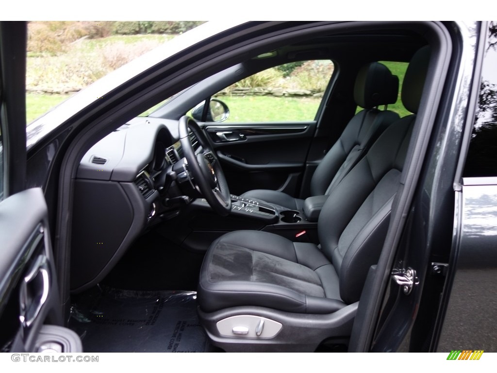 Black w/Alcantara Interior 2017 Porsche Macan Standard Macan Model Photo #123979321
