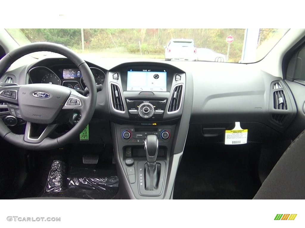 2018 Focus SEL Sedan - Blue Metallic / Charcoal Black photo #20