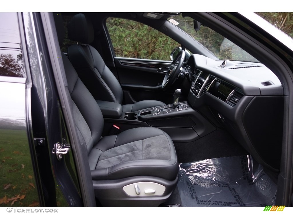 2017 Porsche Macan Standard Macan Model Front Seat Photo #123979522