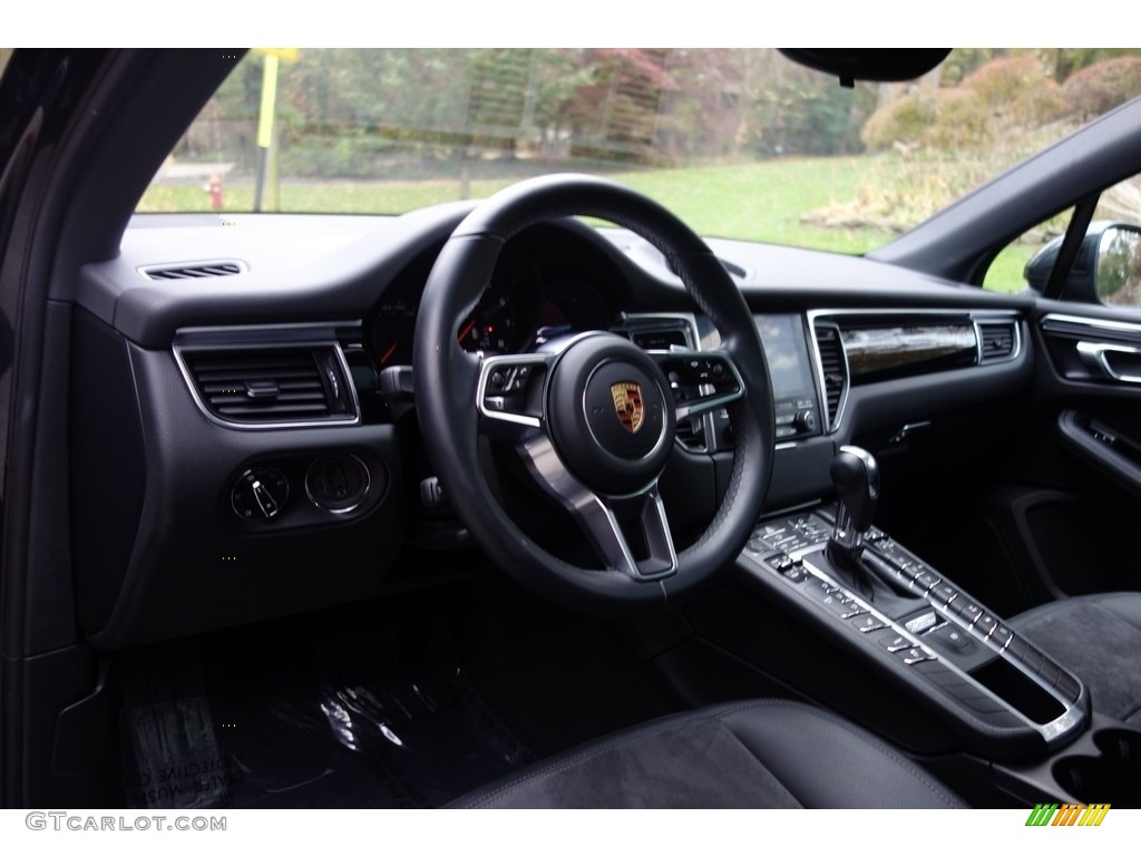 2017 Porsche Macan Standard Macan Model Steering Wheel Photos