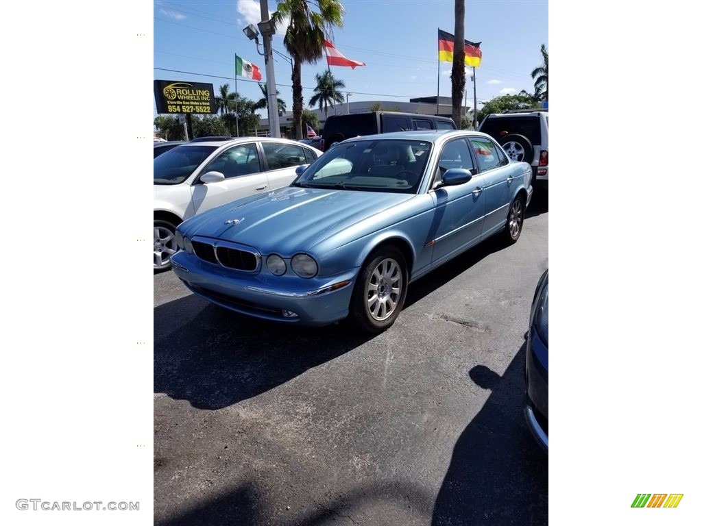 Platinum Silver Metallic Jaguar XJ