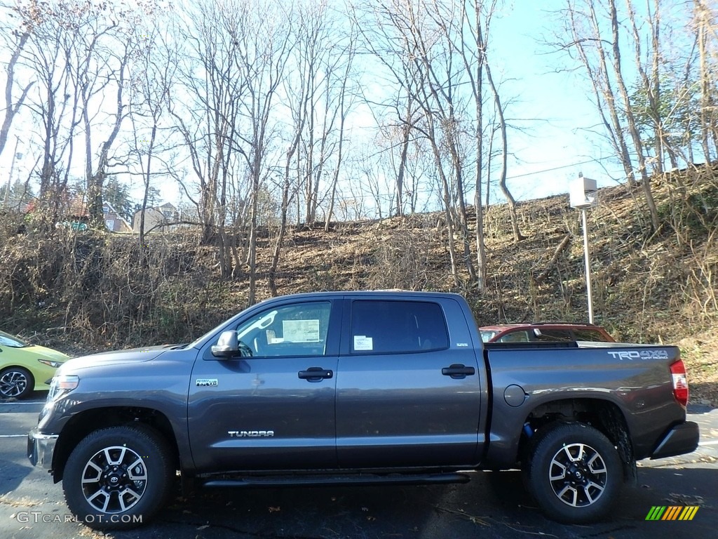 2018 Tundra SR5 CrewMax 4x4 - Magnetic Gray Metallic / Black photo #3