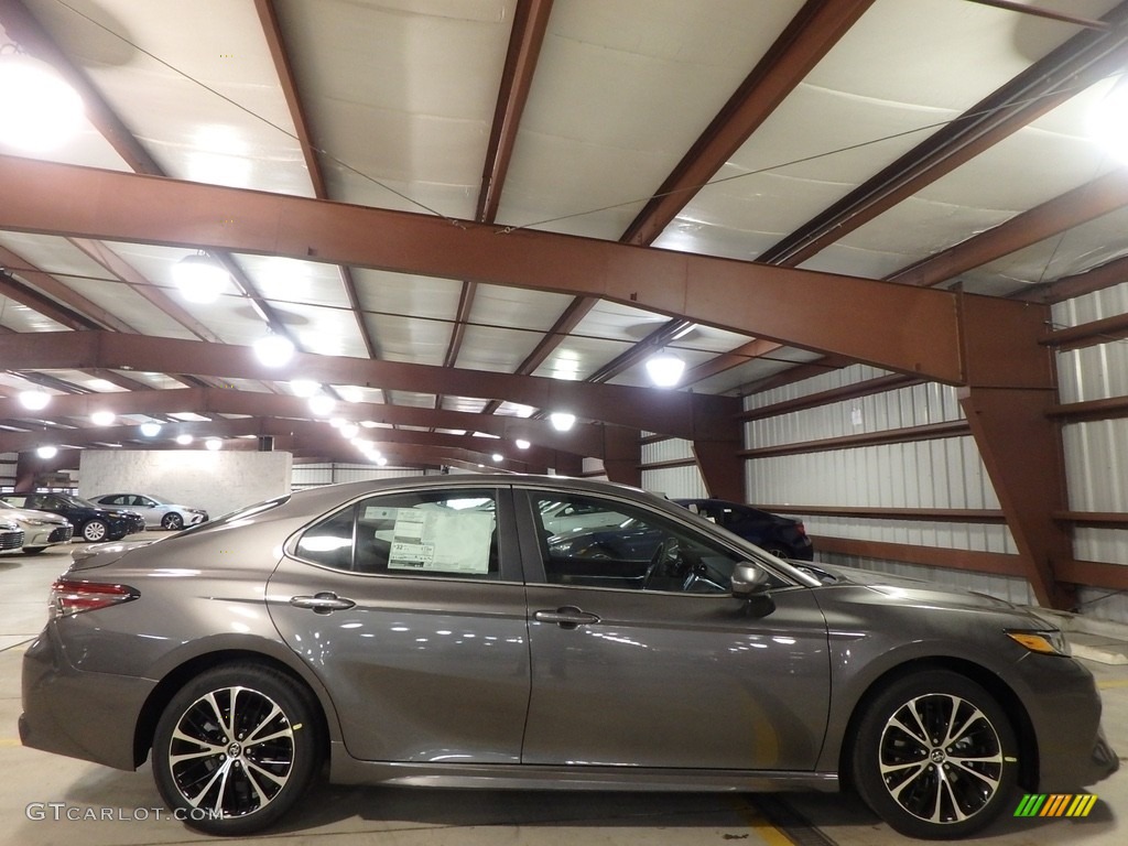2018 Camry SE - Predawn Gray Mica / Black photo #2
