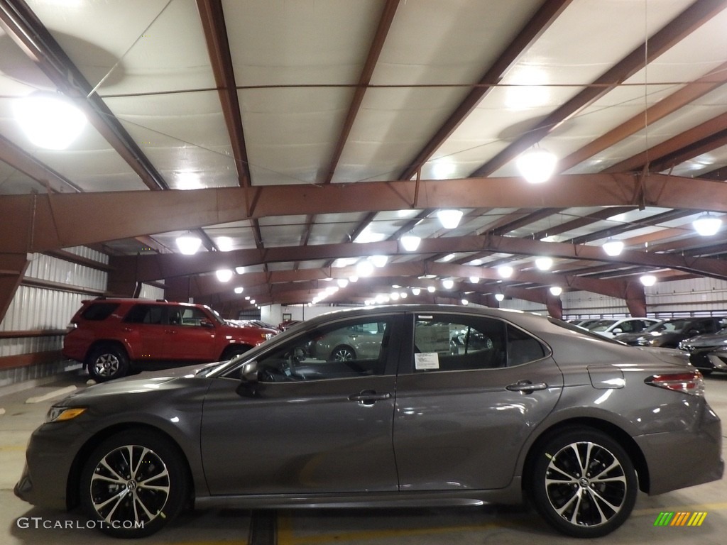 2018 Camry SE - Predawn Gray Mica / Black photo #3