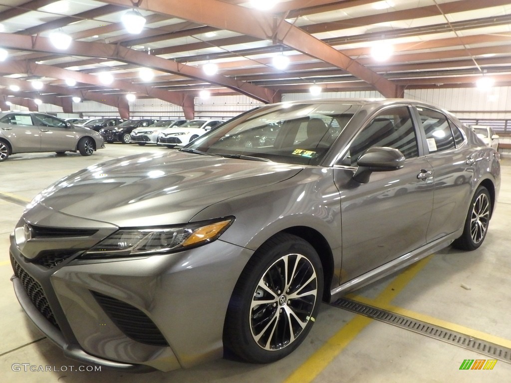 2018 Camry SE - Predawn Gray Mica / Black photo #4