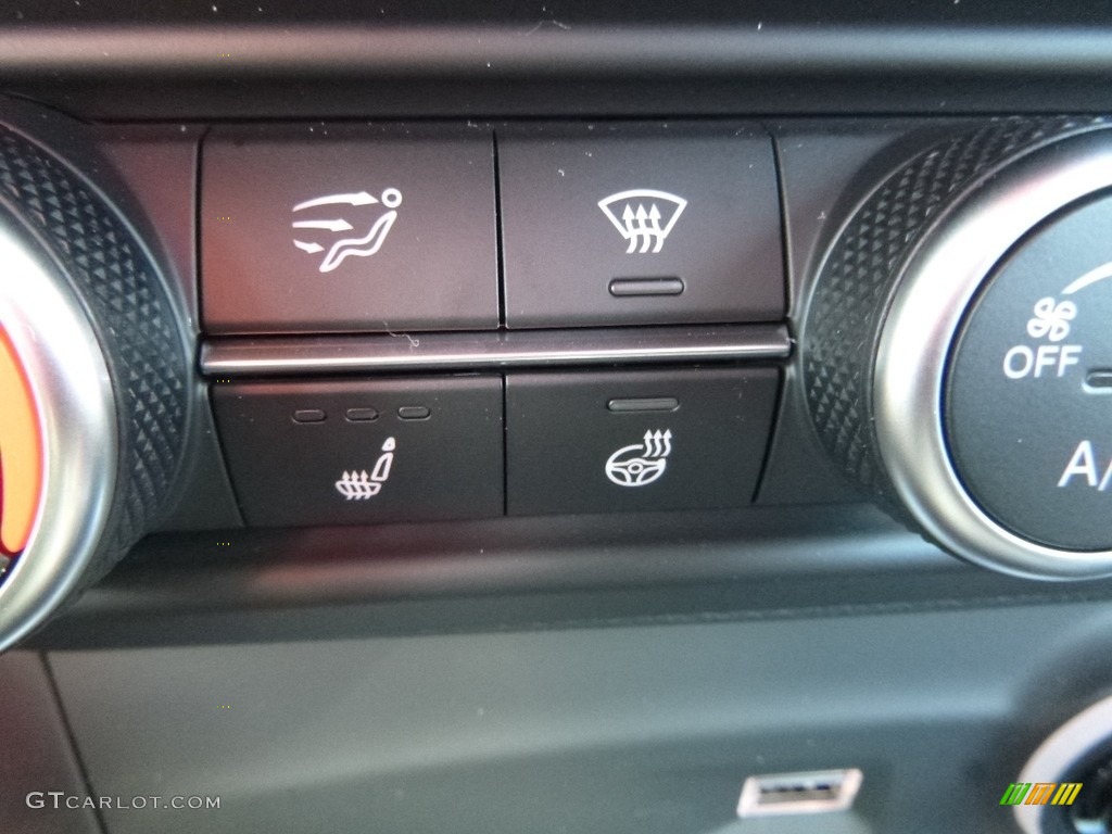 2018 Alfa Romeo Stelvio Sport AWD Controls Photo #123994303