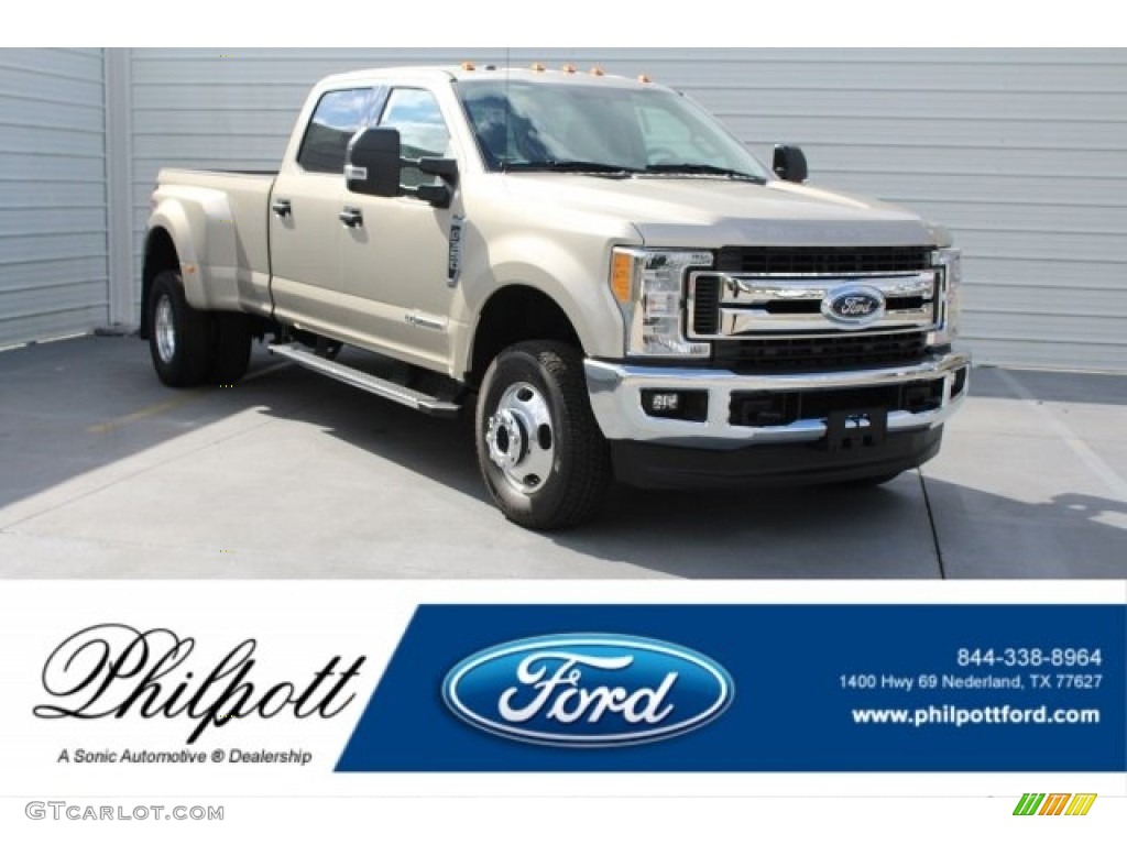 2017 F350 Super Duty XLT Crew Cab 4x4 - Oxford White / Camel photo #1