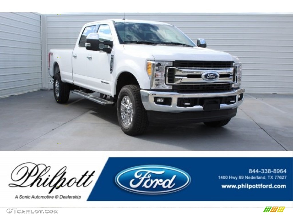 2017 F350 Super Duty XLT Crew Cab 4x4 - Oxford White / Medium Earth Gray photo #1