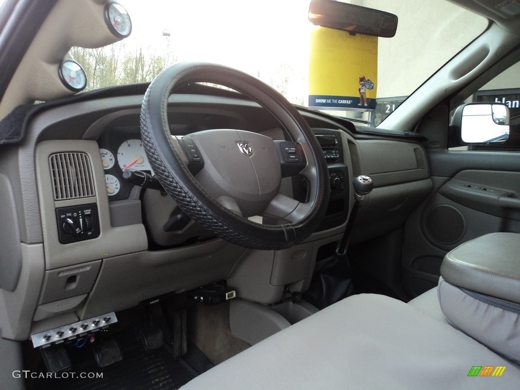 2004 Ram 2500 SLT Quad Cab 4x4 - Bright White / Taupe photo #6