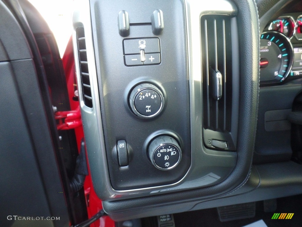 2017 Chevrolet Silverado 3500HD LTZ Crew Cab 4x4 Controls Photo #124000463