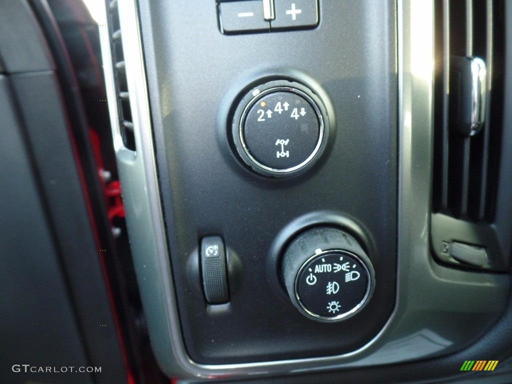 2017 Chevrolet Silverado 3500HD LTZ Crew Cab 4x4 Controls Photo #124000507