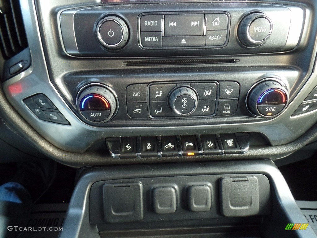 2017 Chevrolet Silverado 3500HD LTZ Crew Cab 4x4 Controls Photo #124000693