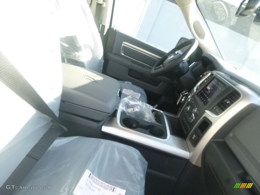 2018 1500 Big Horn Crew Cab 4x4 - Bright White / Black/Diesel Gray photo #10