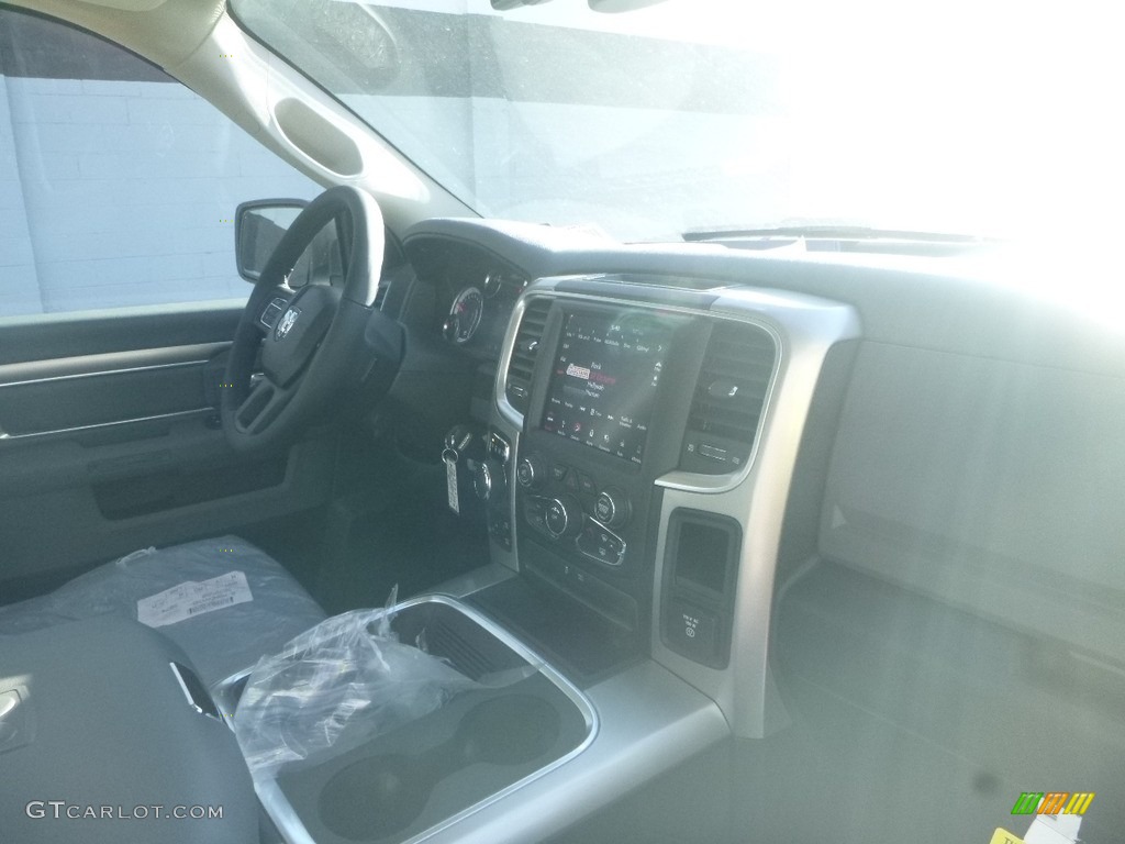 2018 1500 Big Horn Crew Cab 4x4 - Bright White / Black/Diesel Gray photo #11