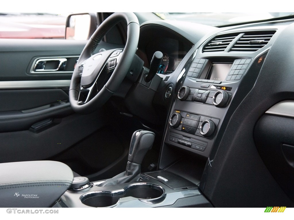2018 Explorer XLT 4WD - Oxford White / Ebony Black photo #9