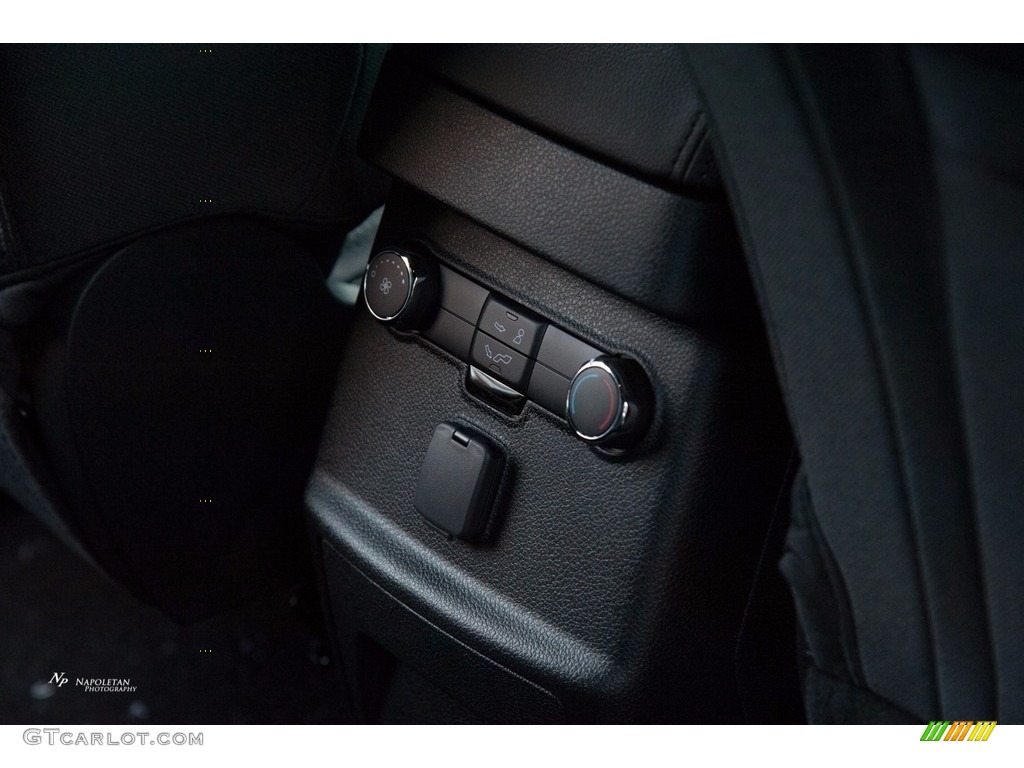 2018 Explorer XLT 4WD - Oxford White / Ebony Black photo #12