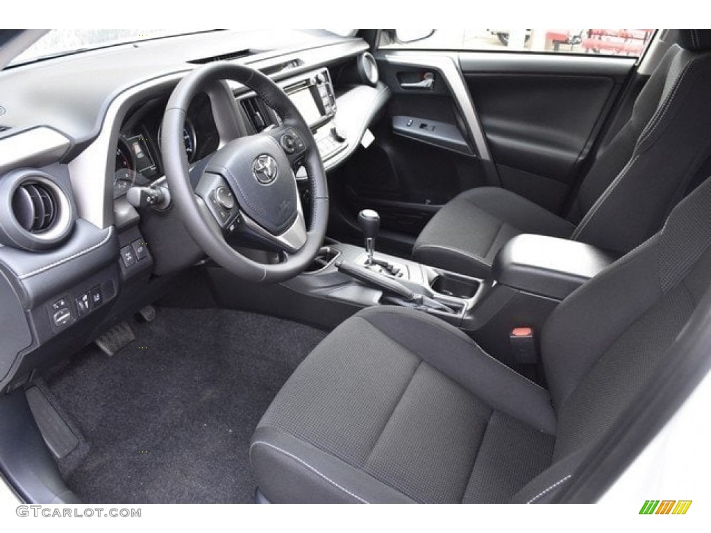 2018 RAV4 XLE AWD - Super White / Black photo #5