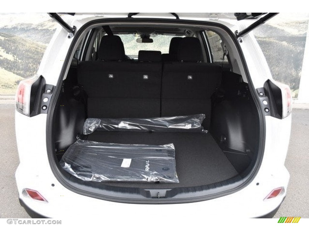 2018 RAV4 XLE AWD - Super White / Black photo #8