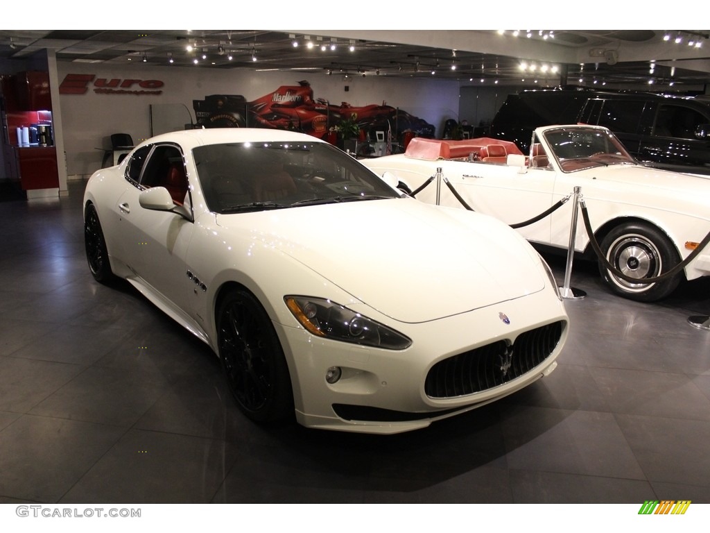 2011 GranTurismo S Automatic - Bianco Eldorado (White) / Rosso Corallo photo #1