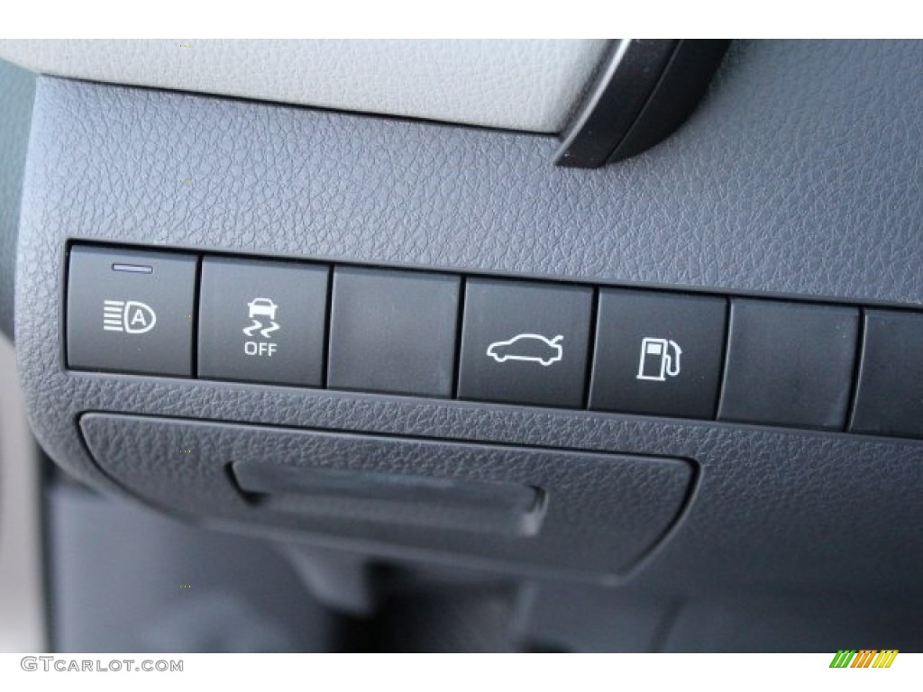 2018 Camry LE - Predawn Gray Mica / Ash photo #18