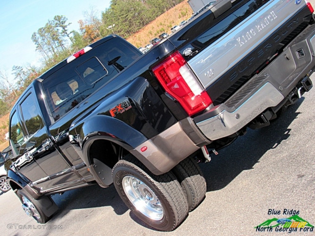 2017 F450 Super Duty King Ranch Crew Cab 4x4 - Shadow Black / King Ranch Java photo #40