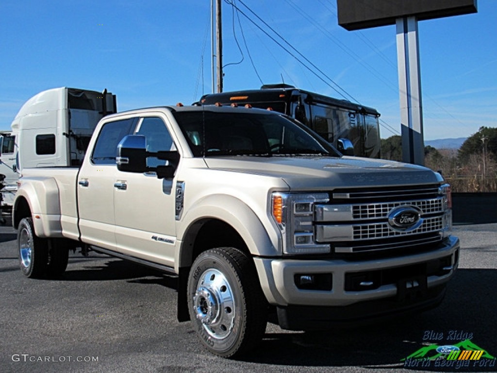 2017 F450 Super Duty Platinum Crew Cab 4x4 - White Gold / Black/Brunello photo #7