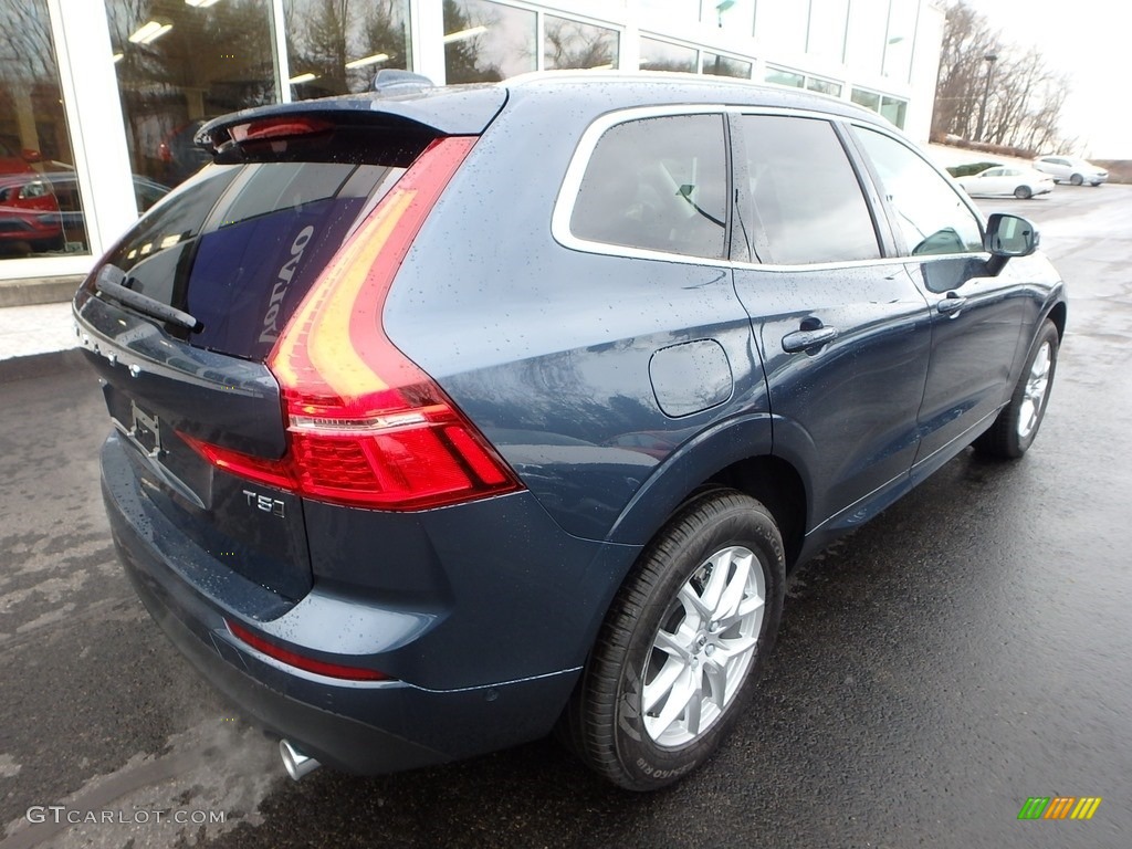 2018 XC60 T5 AWD Momentum - Denim Blue Metallic / Charcoal photo #2