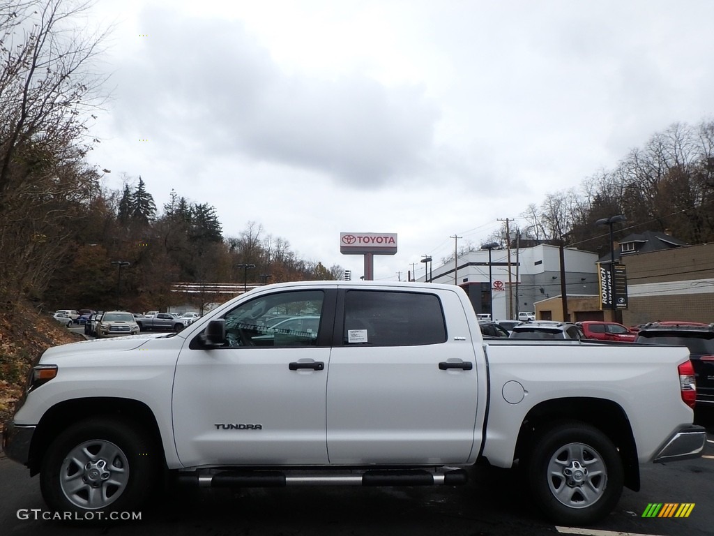 2018 Tundra SR5 CrewMax 4x4 - Super White / Graphite photo #3