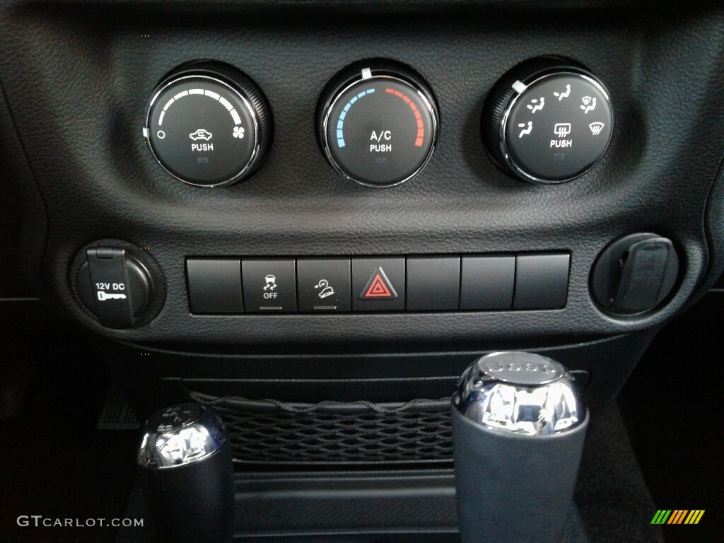 2018 Jeep Wrangler Unlimited Sport 4x4 Controls Photo #124032097