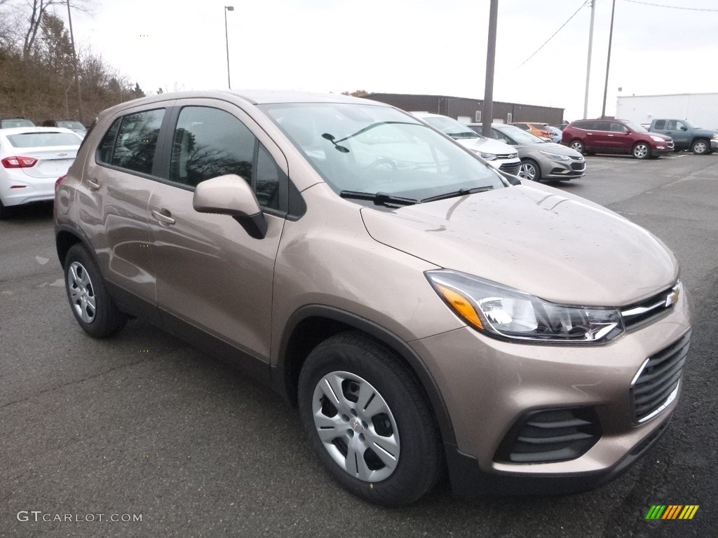 Sandy Ridge Metallic 2018 Chevrolet Trax LS Exterior Photo #124033498