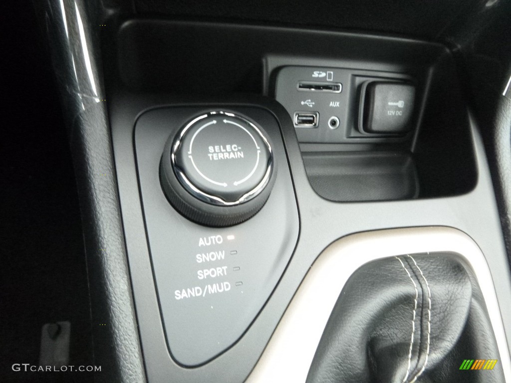 2018 Jeep Cherokee Limited 4x4 Controls Photo #124038727
