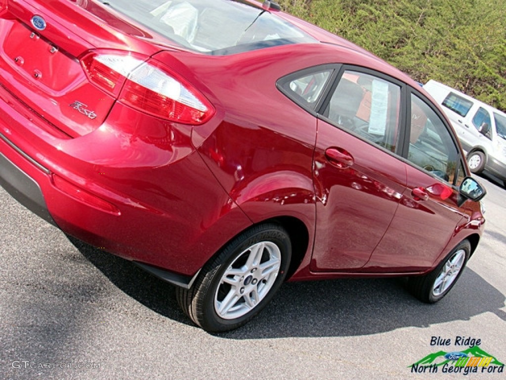 2017 Fiesta SE Sedan - Ruby Red / Medium Light Stone photo #30