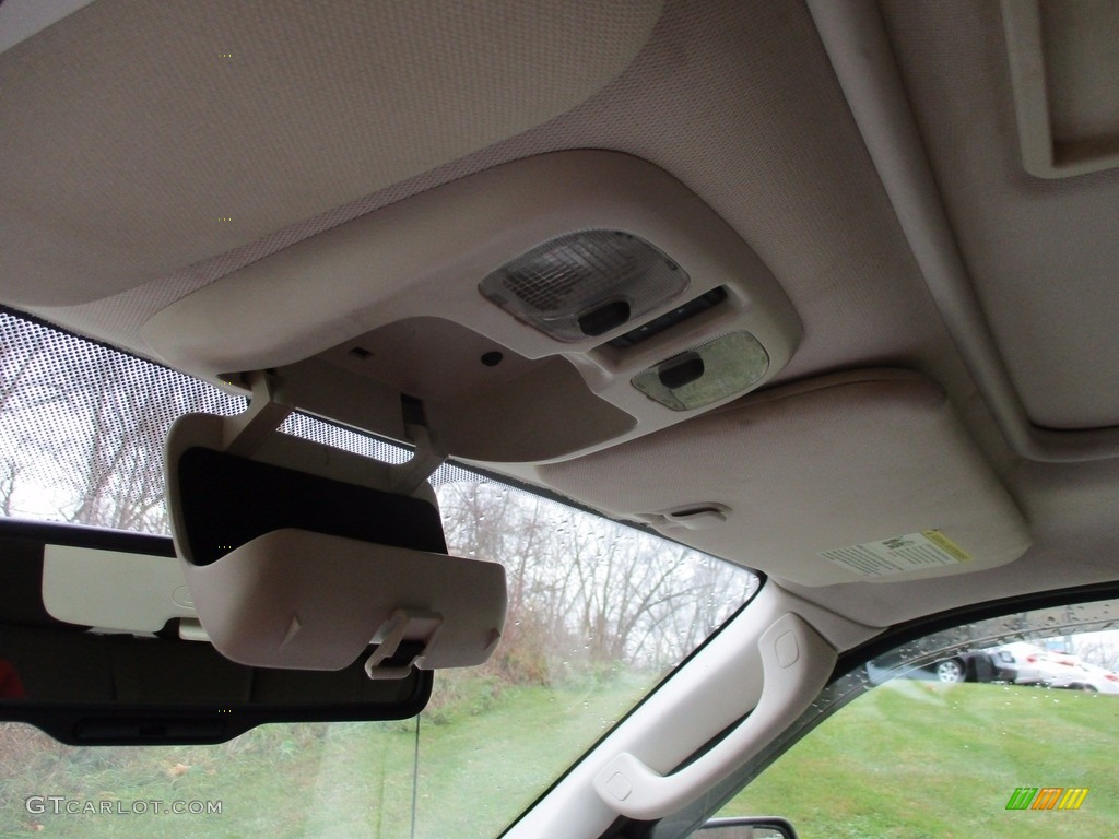 2010 Mariner I4 4WD - White Suede / Stone photo #33