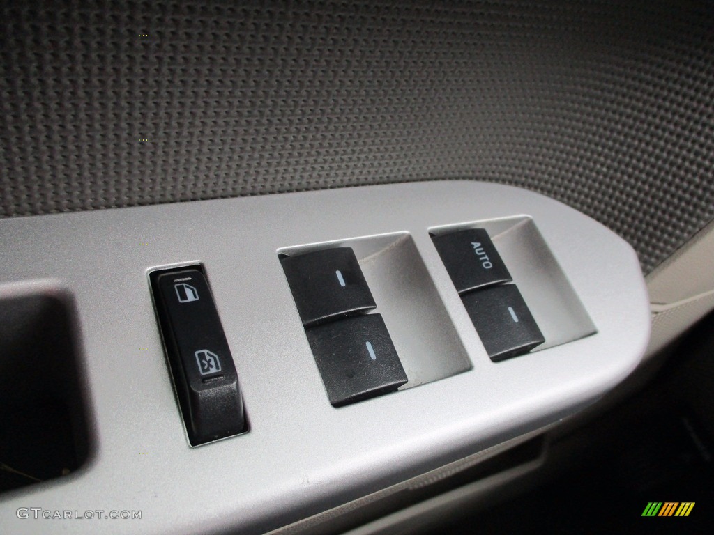 2010 Mariner I4 4WD - White Suede / Stone photo #38